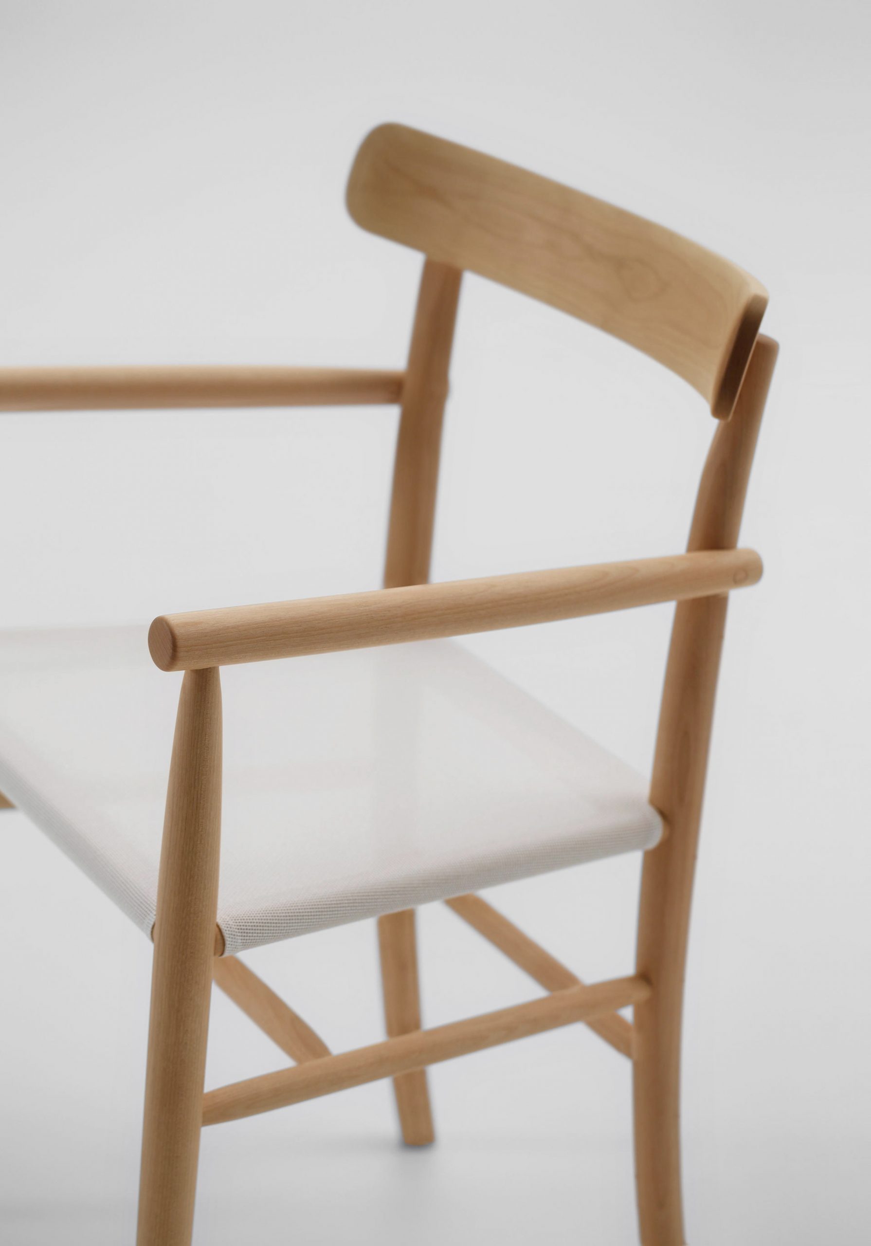 Lightwood Arm Chair (Mesh)