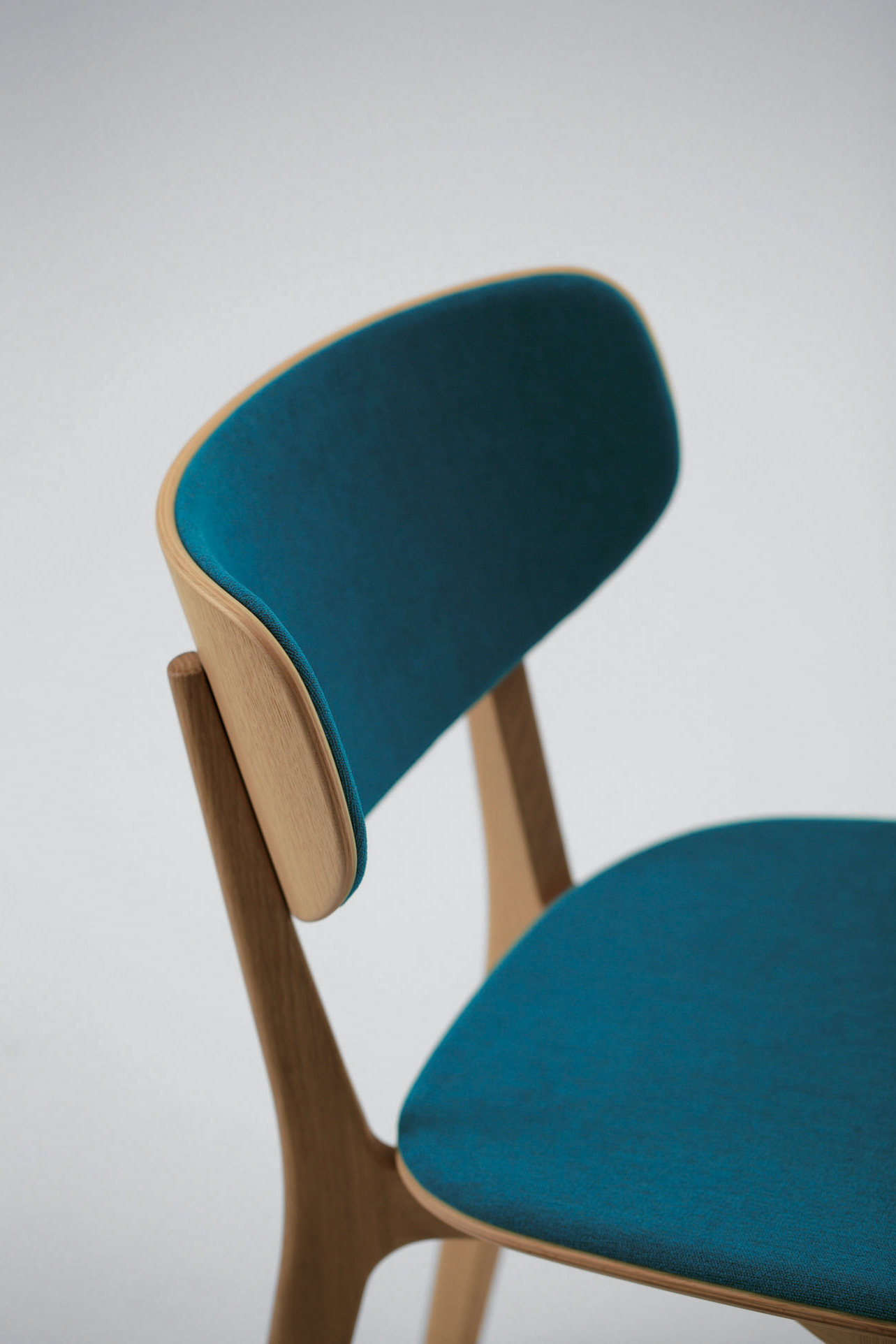 Roundish Chair (Cushioned)