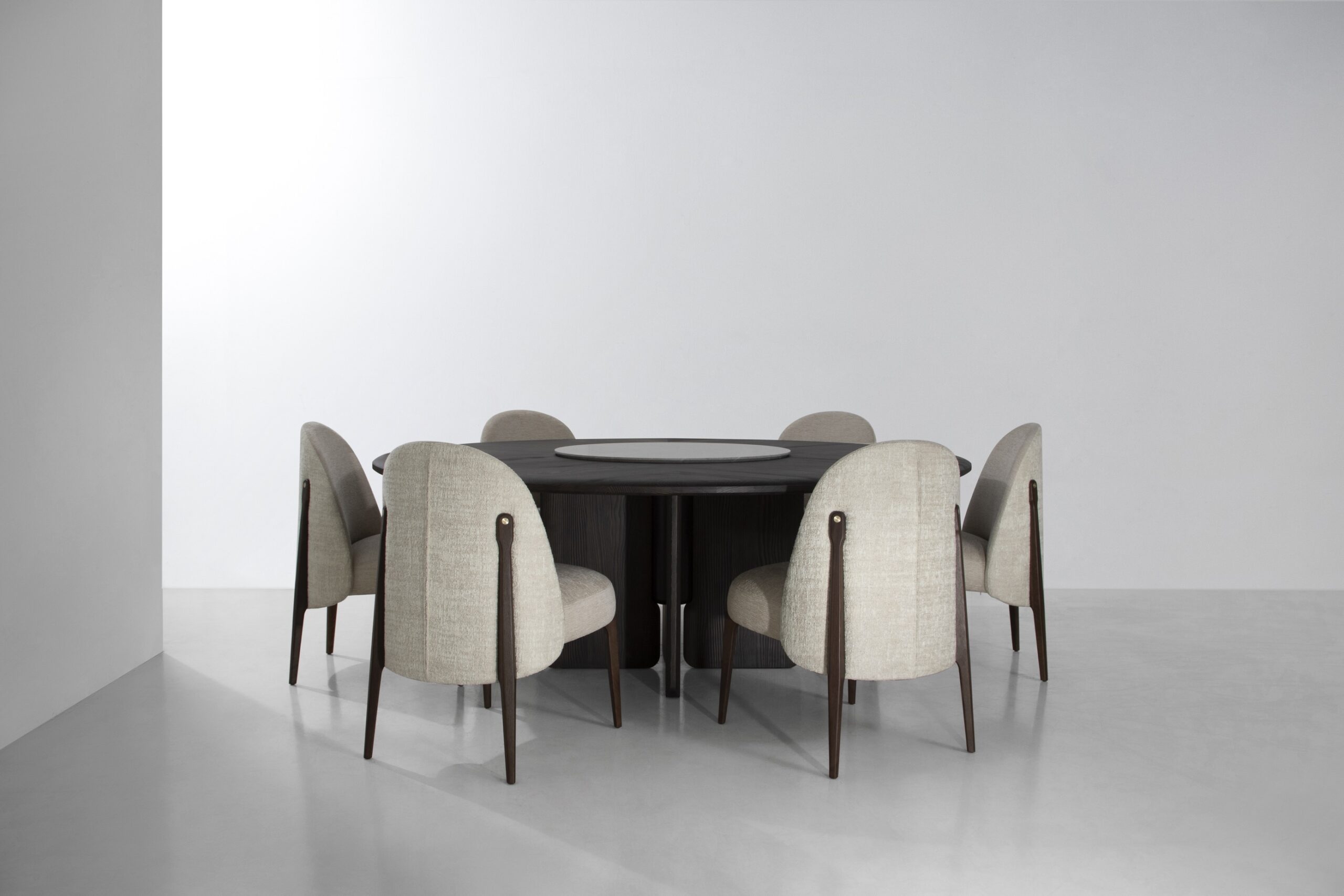 Faifo Round Dining Table
