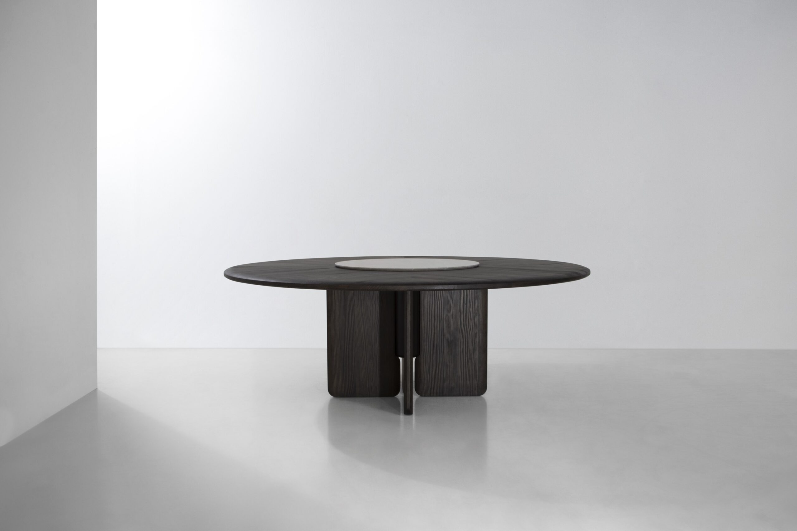 Faifo Round Dining Table