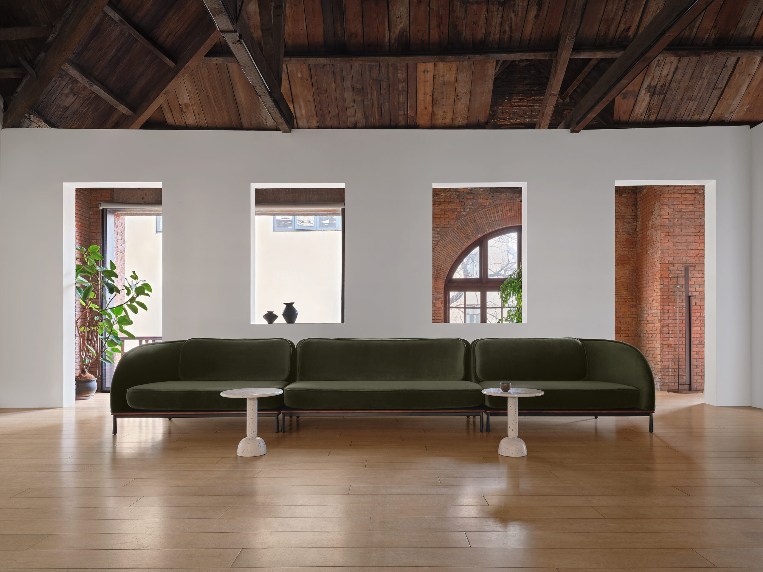 Arc Loveseat Middle Small